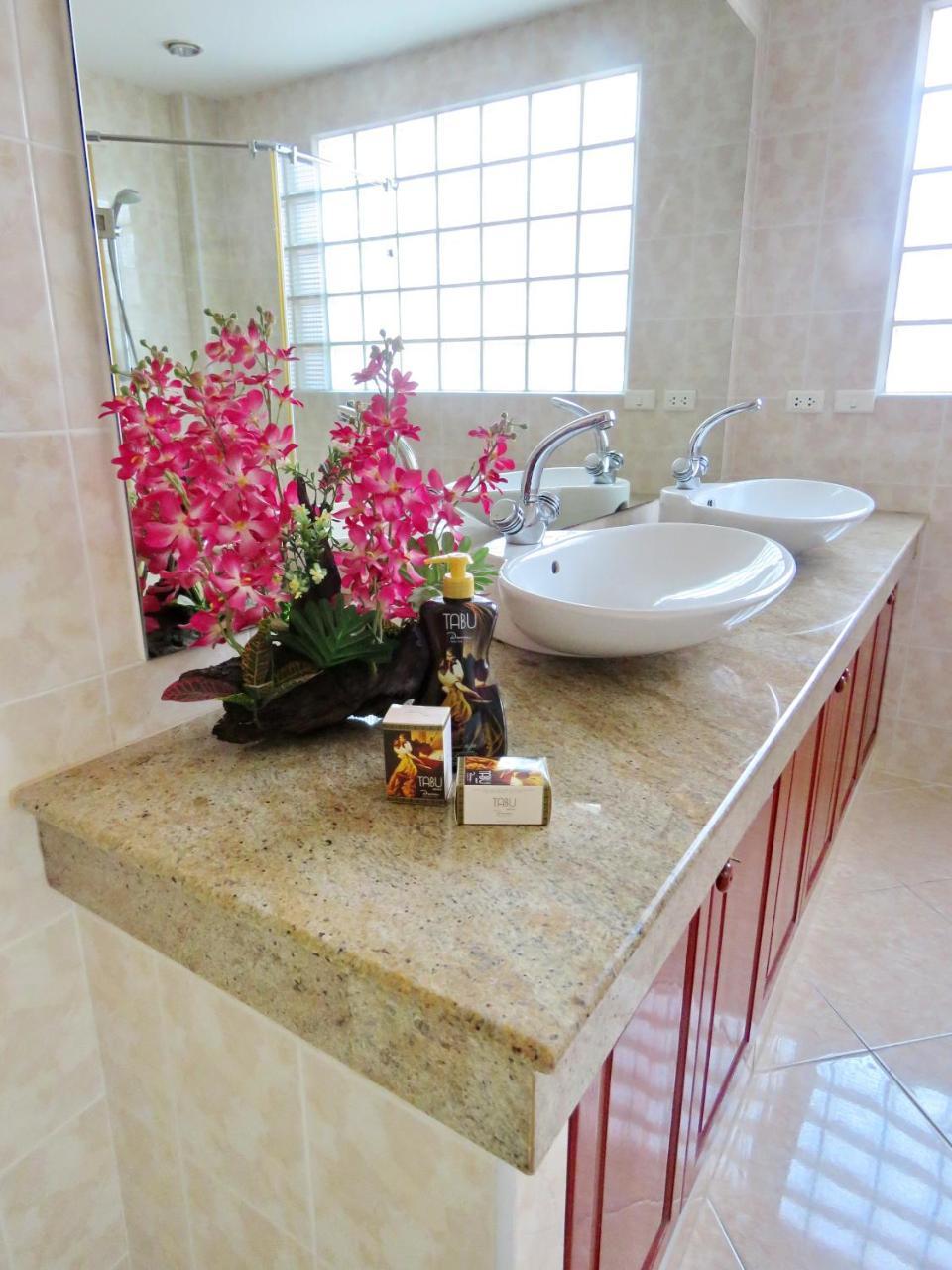 Butterfly Garden Boutique Residences Large Luxury Apts And Villas A Lifetsyle Destination By Neang, Everything You Need All Right Here 1-3 Bedrooms 110 To 190 Sq Mtrs, 2 Full Bathrooms, Rain Shower, Spa Bath, Bbq, Free Wifi, Staff 24-7, Close To Beac Патая Екстериор снимка